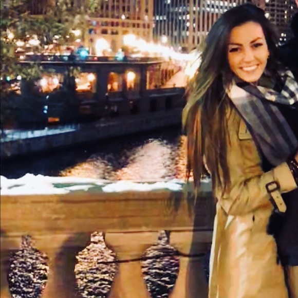 Meet the Posher - Britta - Picture 2 of 3